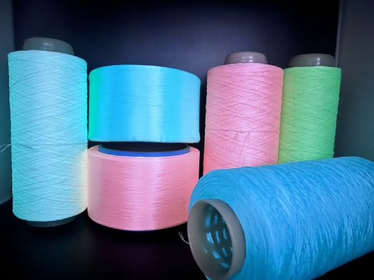 গুণ  Heat Resistant Luminous Yarn Glow Yarn Knitting 30 Minutes Charge কারখানা
